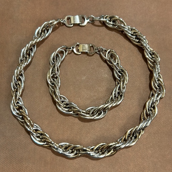 Vintage Trifari Set. Made in France. Necklace & Matching Bracelet - Picture 7 of 17